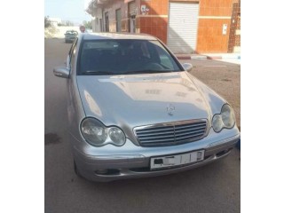 Voiture à vendre Mercedes 220