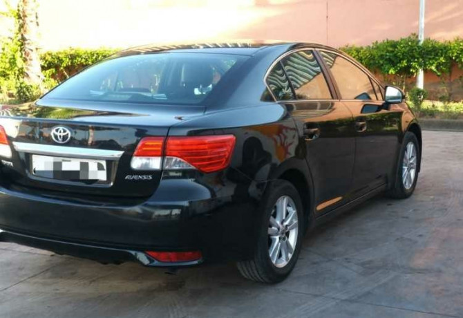 voiture-toyota-avensis-a-marrakech-big-1