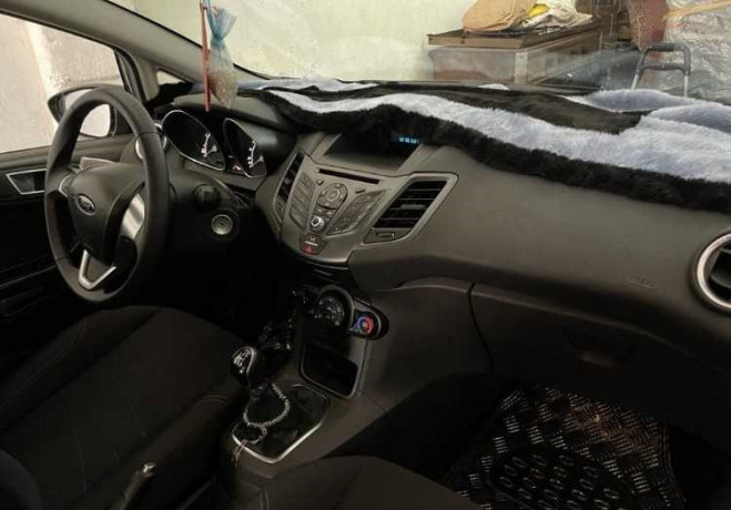 voiture-ford-fiesta-essence-2015-a-vendre-big-2