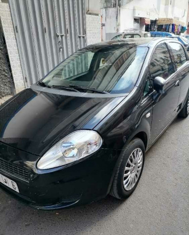 vente-voiture-occasion-punto-essence-2010-tres-bon-etat-big-0