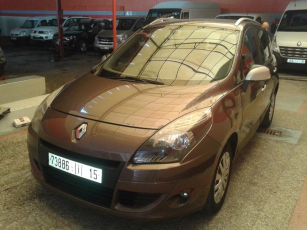 renault-megane-scenic-toutes-options-big-3