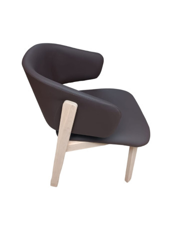 fauteuil-wolfgang-design-luca-nichetto-en-chene-finition-cuir-noyer-big-2